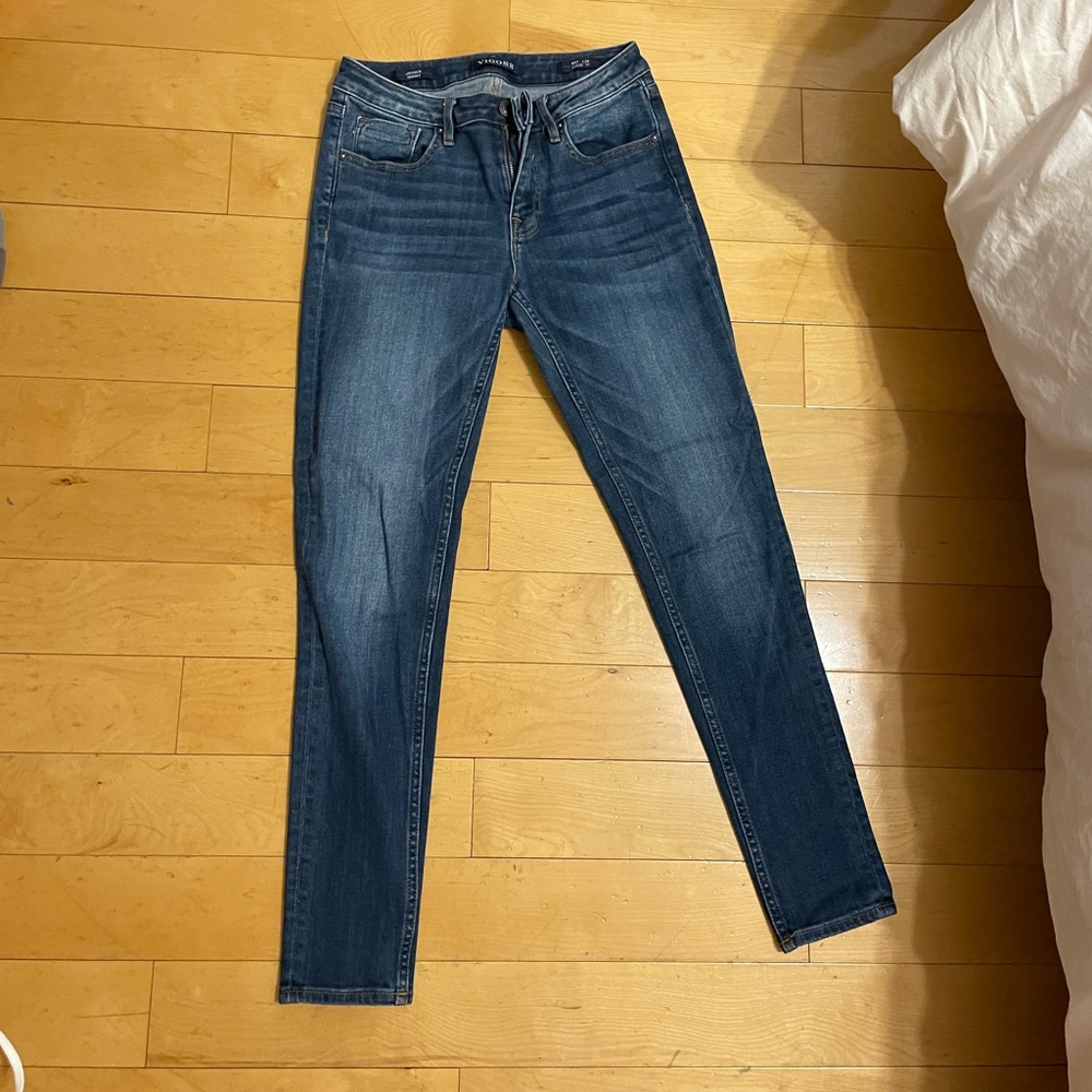 Vigoss classic fit skinny jean. W27, L29. Medium/dark wash
